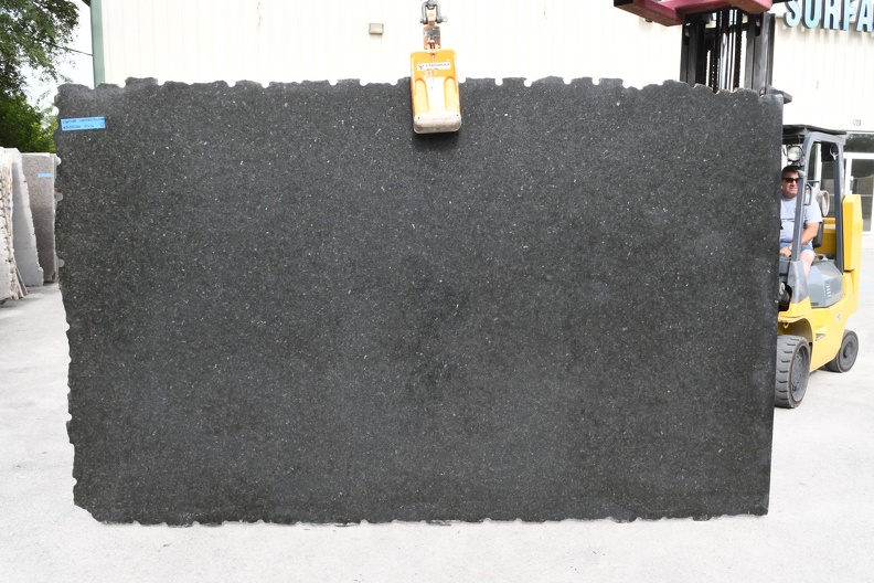 UBATUBA LEATHER 3CM LOT 3LP221866 127X76.JPG